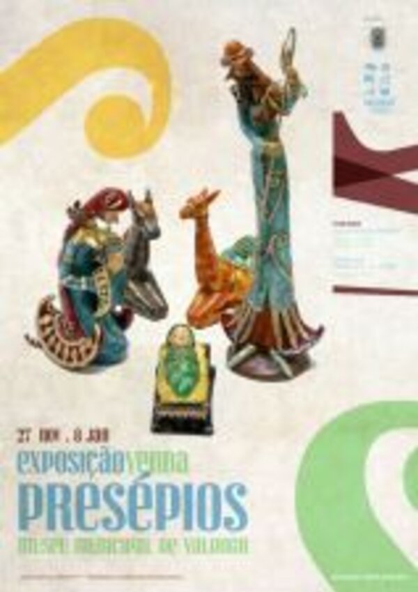 Exposição de presépios com figuras coloridas e detalhes artísticos.