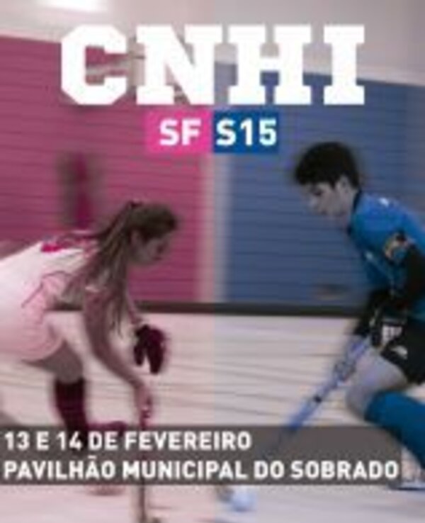 Jogadores de hóquei em patins em ação, com detalhes do evento CNHI.