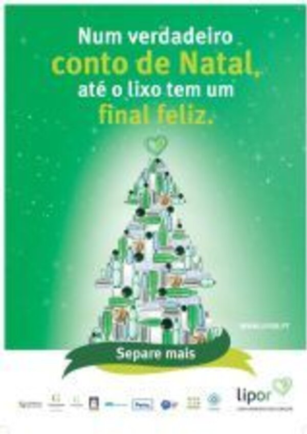 Cartaz de Natal com árvore feita de lixo reciclável e mensagem sobre reciclagem.