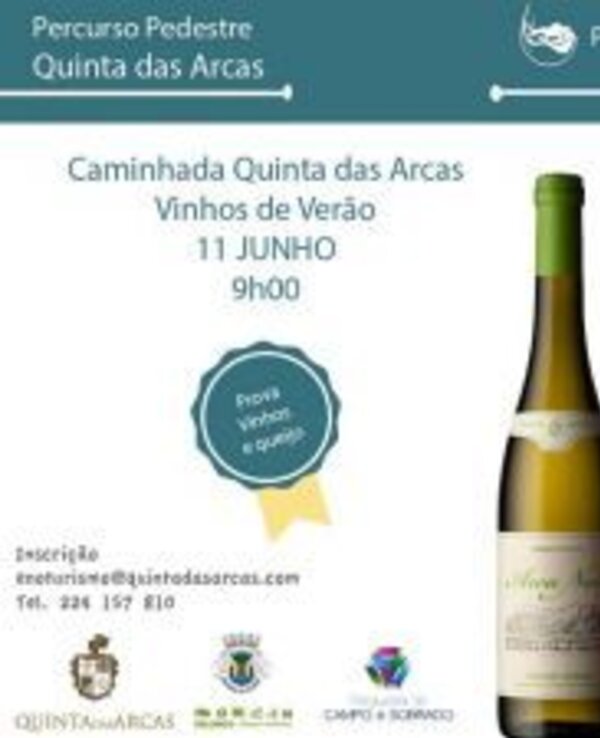 Cartaz da Caminhada Quinta das Arcas com três garrafas de vinho.