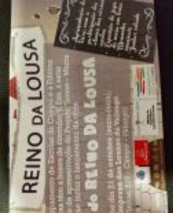 Painel informativo sobre o Reino da Lousa, com texto e logótipos.