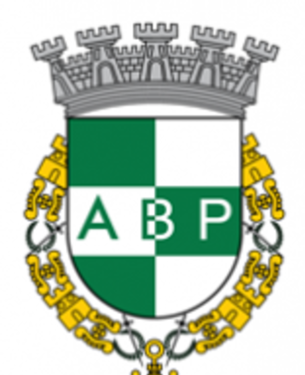 Brasão com fundo verde e branco, letras 'ABP' em destaque.