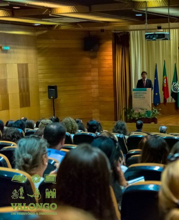 Cerimónia de abertura do ano escolar 2018-2019 com público atento.