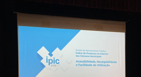 Cerimónia de entrega de prémios sobre acessibilidade na internet.