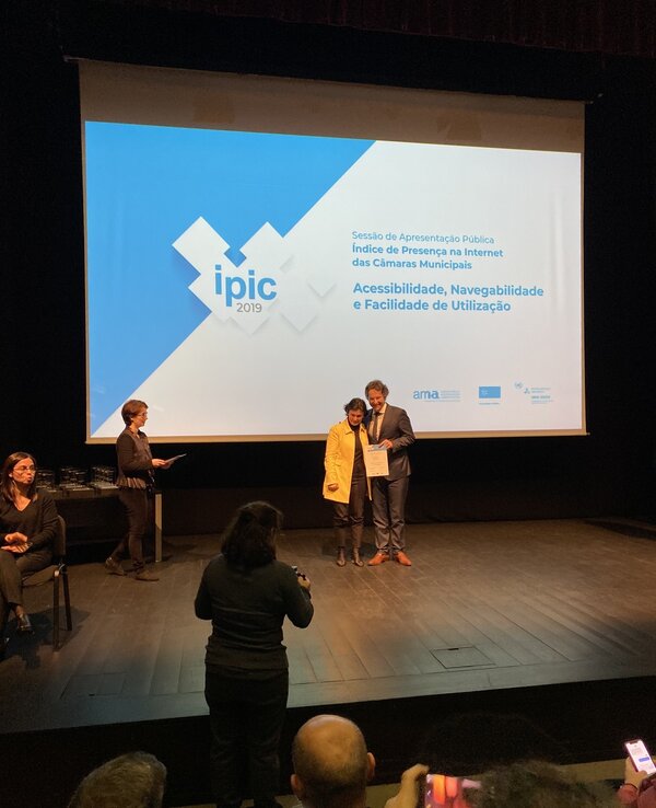 Cerimónia de entrega de prémios sobre acessibilidade na internet.