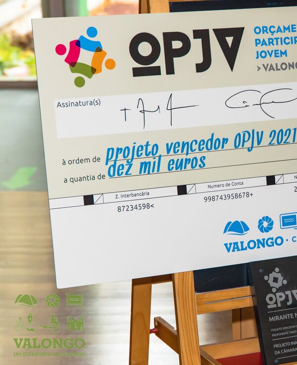 Um grande cheque simbólico de 10.000 euros do OPJV de Valongo.