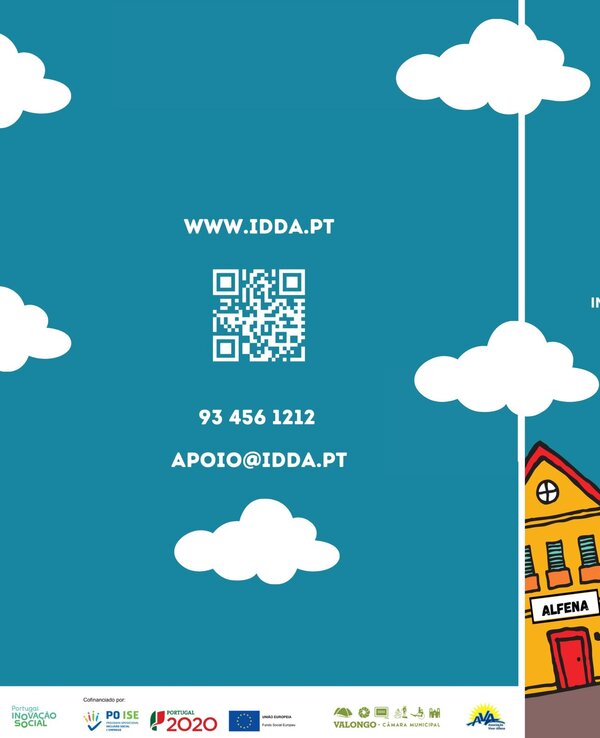 Fundo azul com nuvens, logotipo IDDA e ilustração de casas coloridas.