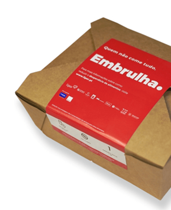Caixa de papel castanho com rótulo vermelho a dizer 'Embrulha'.