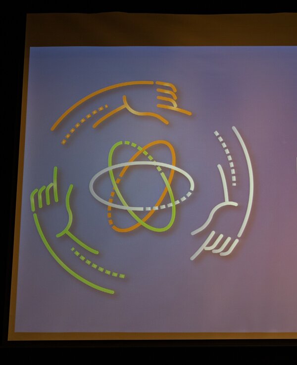Cartaz da conferência sobre proteção civil, com data e logótipos.