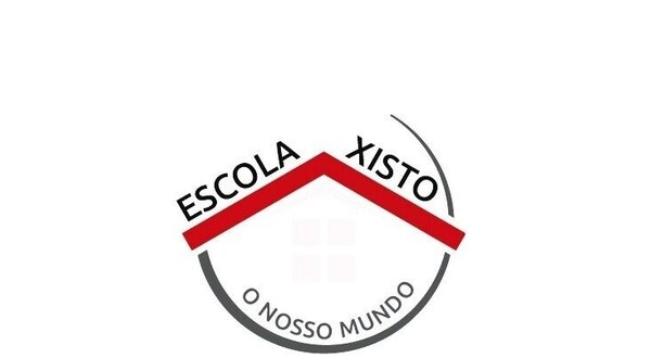 Logotipo da Escola Xisto com o lema 'O Nosso Mundo'.