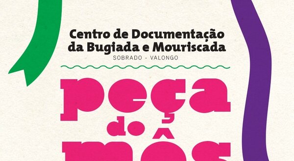 Imagem de um vestido tradicional com detalhes em vermelho e dourado.