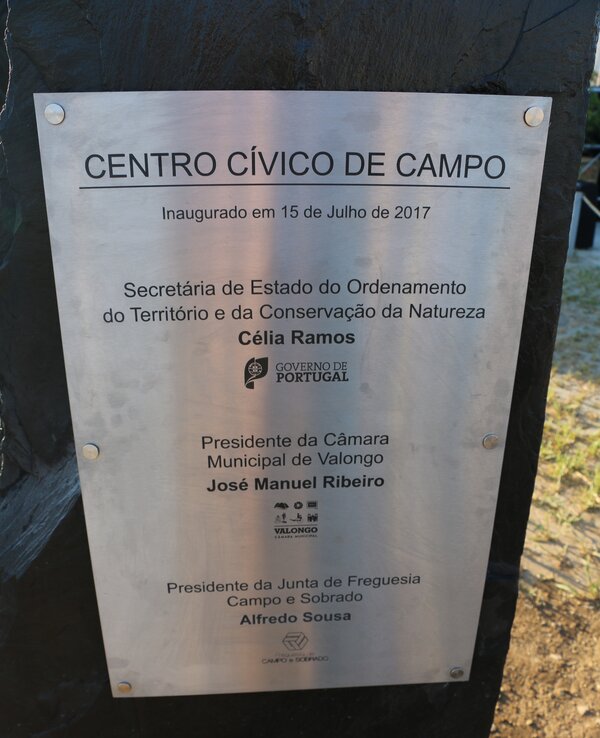 Placa de inauguração do Centro Cívico de Campo, datada de 15 de Julho de 2017.