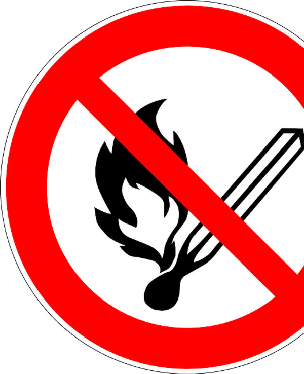 Sinal de proibição de fogo, com fósforo e chama dentro de um círculo vermelho.