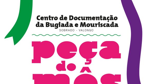 Imagem de uma máscara de carnaval com detalhes em renda e bordado.