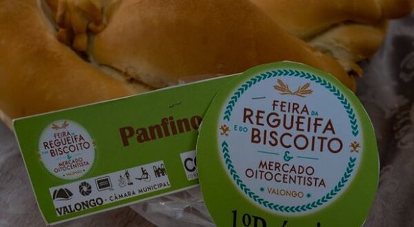 Pacote de biscoitos premiados da Feira da Regueifa e Biscoito de Valongo.