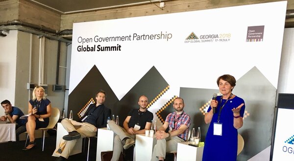 Painel de discussão no Global Summit sobre Parceria para Governo Aberto.