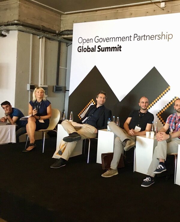 Painel de discussão no Global Summit sobre Parceria para Governo Aberto.
