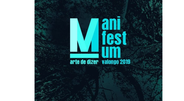 Logotipo do Manifestum 2019, arte de dizer em Valongo, com fundo escuro.