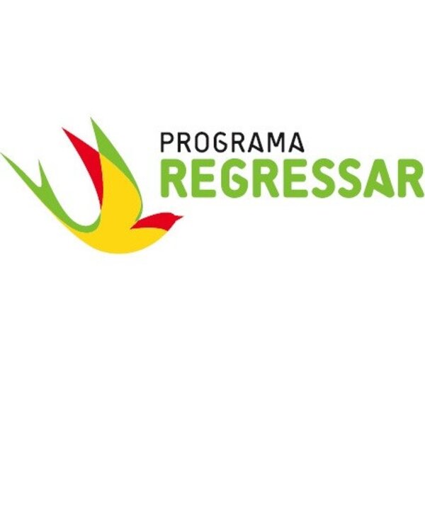 Logotipo do Programa Regressar com uma ave colorida e texto em verde.