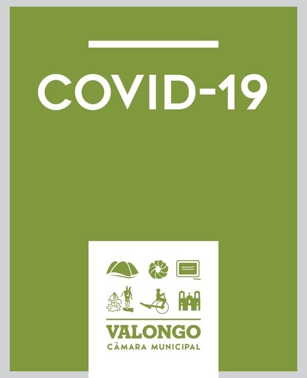Cartaz verde com a palavra 'COVID-19' e logótipo da Câmara Municipal de Valongo.