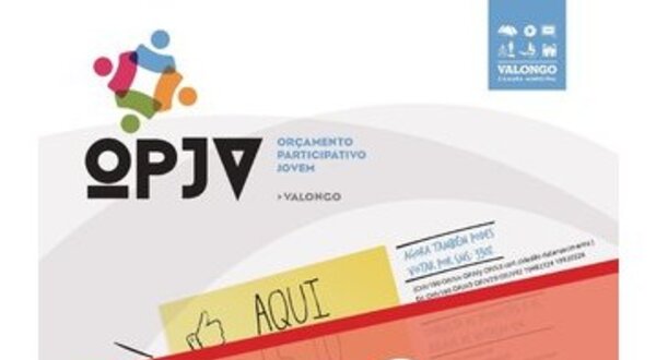 Cartaz com a mensagem 'Evento Suspenso' e jovens a apontar para a câmara.