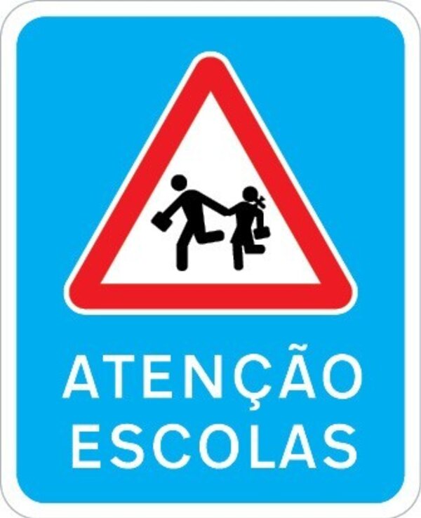 Sinal de aviso com figuras de adultos e crianças a caminhar, alerta para escolas.