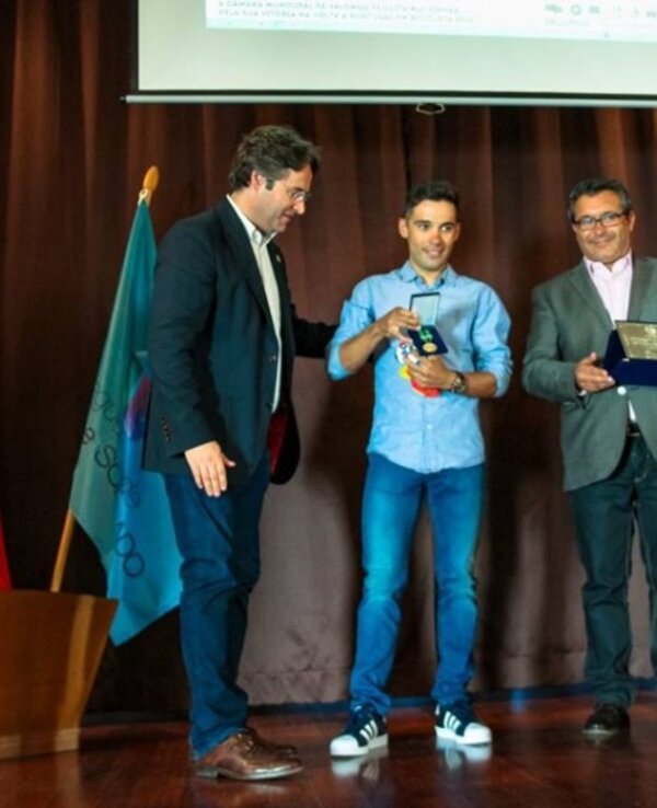 Rui vinhas homenageado com medalha de valor desportivo 4094 xl 1 600 738