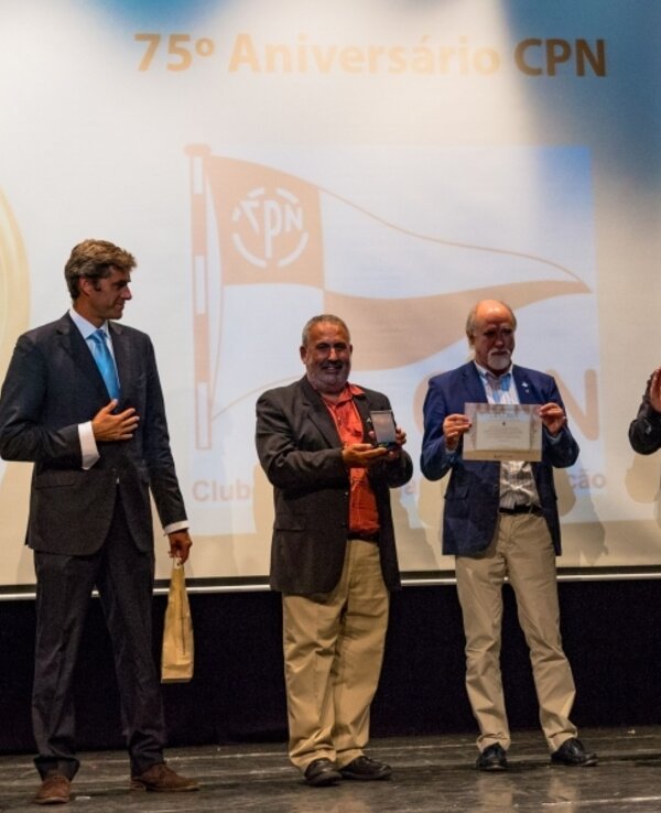 Cpn condecorado com medalha de valor desportivo 4126 xl 1 600 738