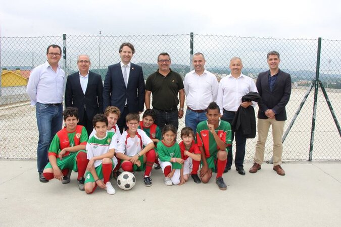 Consignado Relvado sintético do Estádio de Campo 