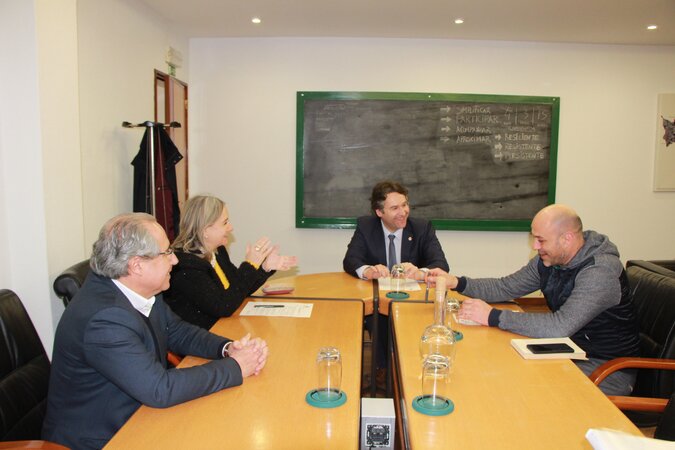 Crianças de Sobrado dinamizam oficinas decorativas para consolidar tradição da Bugiada e Mouriscada 